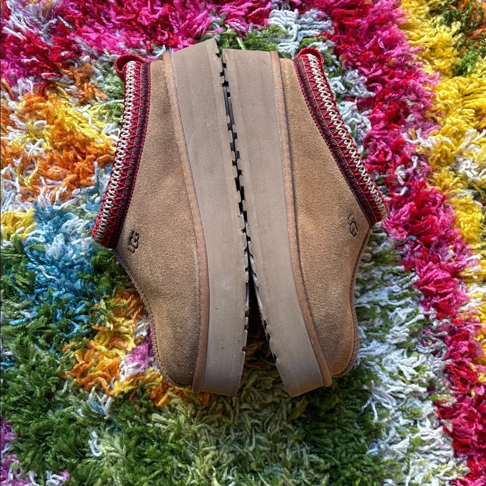 UGG Tazz II Chestnut Platform Slippers with Red Accents